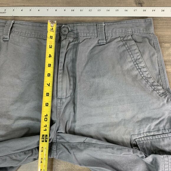 Ecko Unltd Mens Cargo Shorts Size 34 Actual 38W Gray Bermuda Pockets Hiking - Picture 3 of 10